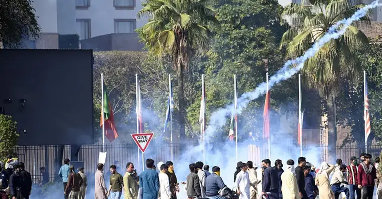 পাকিস্তানে মার্কিন যুক্তরাষ্ট্র ও ইসরাইলের বিরুদ্ধে বিক্ষোভে সংঘাতের ঘটনা ঘটে